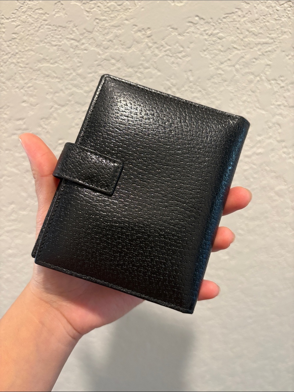 Gucci Classic Black Leather Agenda Wallet with Snap Closure